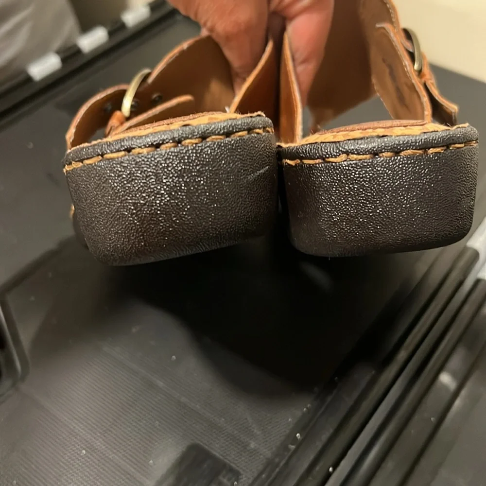 B.O.C Sandals Brown Size 8 M/W Leather T-strap - Picture 4 of 7
